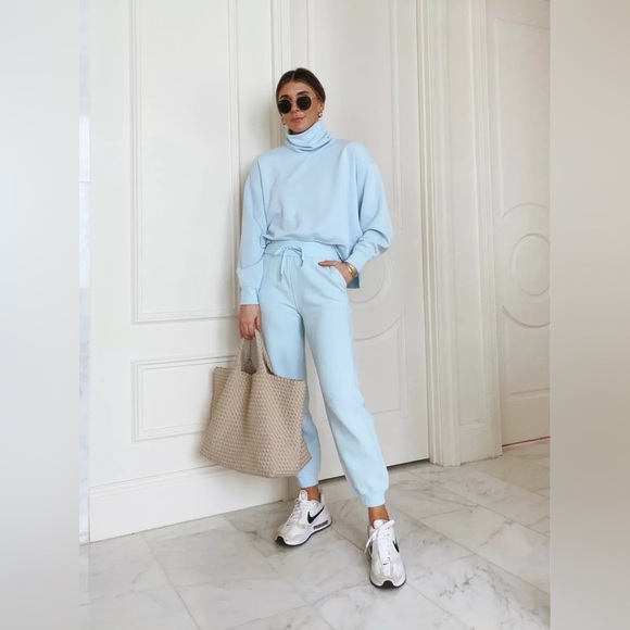 Lululemon - Softstreme Turtleneck Pullover - Picture 5 of 5